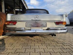 Image 32/60 of Mercedes-Benz 280 SE (1969)