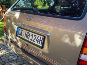 Bild 4/33 von Mercedes-Benz E 200 T (1994)