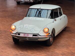 Immagine 1/43 di Citroën ID 19 (1958)