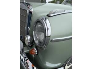 Image 29/50 of Mercedes-Benz 220 S Cabriolet (1958)