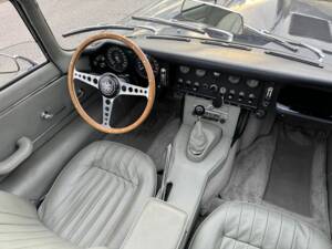 Bild 2/8 von Jaguar E-Type 4.2 (1966)