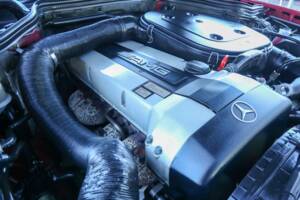 Immagine 16/50 di Mercedes-Benz 300 CE-24 3.4 AMG (1993)