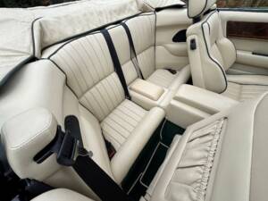 Image 24/30 of Aston Martin Virage Volante (1993)