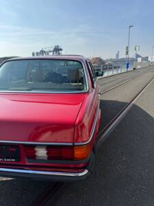 Image 8/65 of Mercedes-Benz 200 D (1982)