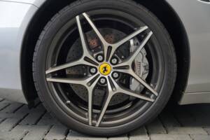 Bild 44/50 von Ferrari California T (2015)