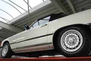 Image 9/50 de Mercedes-Benz 280 SL (1977)