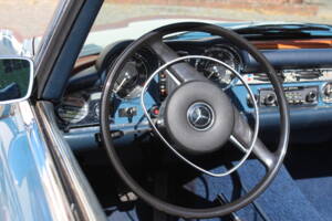 Image 20/83 of Mercedes-Benz 280 SL (1970)