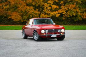 Bild 1/21 von Alfa Romeo 2000 GT Veloce (1974)