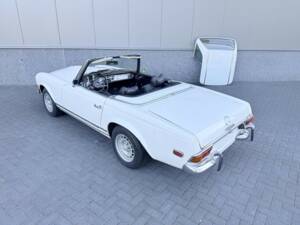 Image 9/50 of Mercedes-Benz 280 SL (1970)