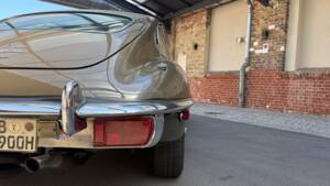 Image 15/81 de Jaguar Type E (2+2) (1969)