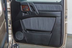 Image 14/20 of Mercedes-Benz G 500 (LWB) (2004)
