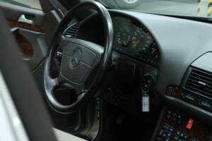 Bild 35/50 von Mercedes-Benz 300 SE (1992)