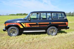 Image 2/17 of Toyota Land Cruiser FJ 62 (1987)