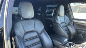 Image 24/46 de Porsche Cayenne Turbo (2011)