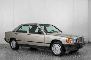 Image 7/50 of Mercedes-Benz 190 D (1986)