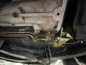 Image 33/39 of Triumph TR 250 (1967)