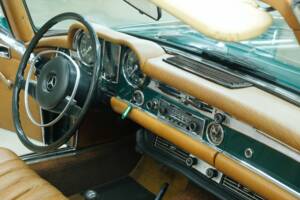 Image 35/50 de Mercedes-Benz 280 SL (1968)