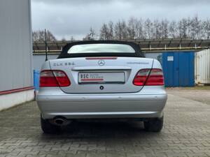 Image 9/50 of Mercedes-Benz CLK 230 Kompressor (2001)