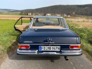Image 8/52 of Mercedes-Benz 250 S (1967)