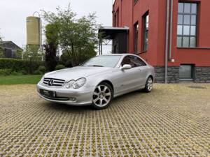 Image 1/27 of Mercedes-Benz CLK 320 (2002)