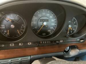 Image 30/38 of Mercedes-Benz 450 SE (1977)