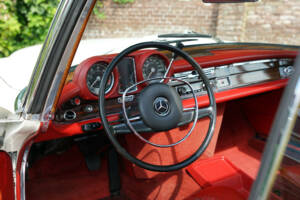 Image 31/50 of Mercedes-Benz 280 SE 3,5 (1970)