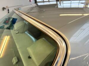 Image 60/64 of Mercedes-Benz 280 SE (1983)