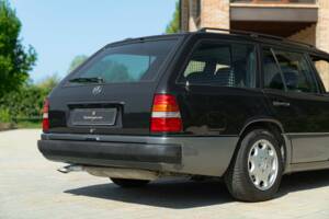Immagine 20/44 di Mercedes-Benz 200 TE (1992)