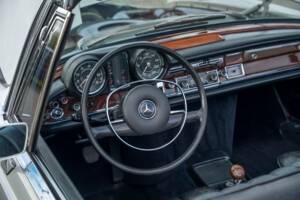 Image 29/30 of Mercedes-Benz 280 SE 3,5 (1969)