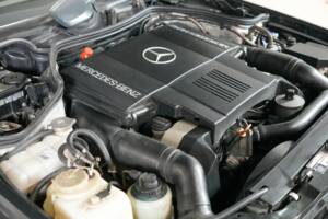 Image 10/32 of Mercedes-Benz 500 E (1992)