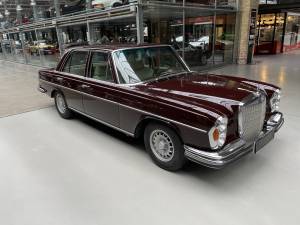 Image 8/50 of Mercedes-Benz 280 SE 4,5 (1972)