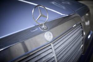 Image 20/100 of Mercedes-Benz 230 TE (1990)