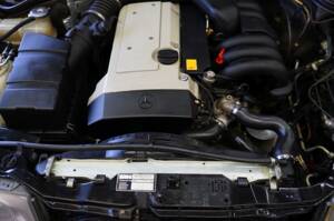 Image 32/36 of Mercedes-Benz E 320 (1995)