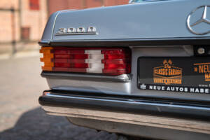 Image 13/38 of Mercedes-Benz 300 D (1981)