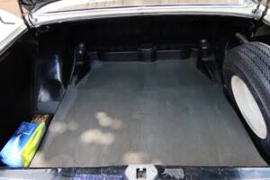 Image 22/32 of Mercedes-Benz 200 D (1966)