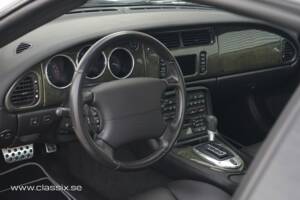 Image 8/29 of Jaguar XKR (2003)