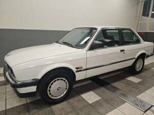 Image 3/12 of BMW 320i (1987)