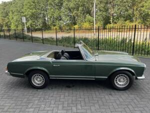 Image 13/50 of Mercedes-Benz 280 SL (1968)