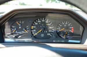 Image 12/34 of Mercedes-Benz 230 E (1992)
