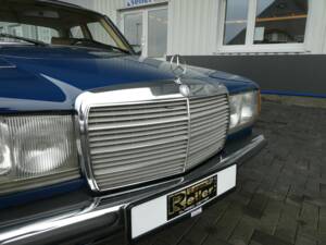 Imagen 18/21 de Mercedes-Benz 200 D (1984)