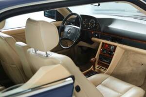 Image 23/39 of Mercedes-Benz 560 SEC (1990)