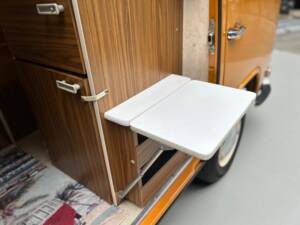 Image 20/32 of Volkswagen T2b Westfalia (1972)