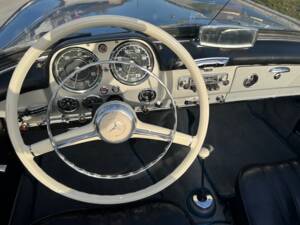 Image 9/15 de Mercedes-Benz 190 SL (1962)