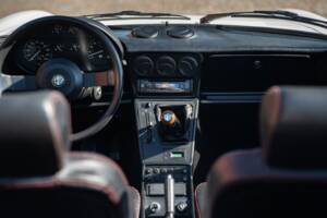 Image 32/40 of Alfa Romeo 2.0 Spider (1987)