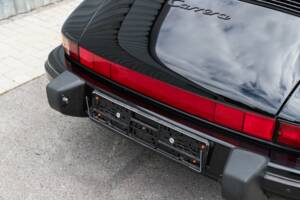 Image 26/108 de Porsche 911 Carrera 3.2 (1989)