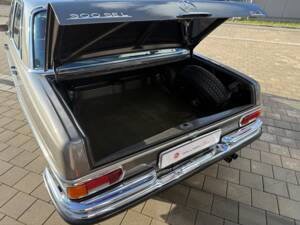 Image 11/32 of Mercedes-Benz 300 SEL 6.3 (1970)