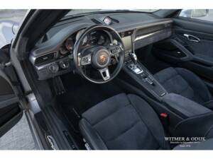 Image 5/38 of Porsche 911 Carrera GTS (2017)