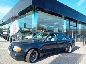 Image 6/8 of Mercedes-Benz 400 E (1991)
