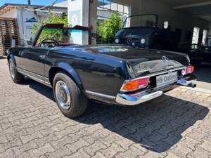 Image 30/36 of Mercedes-Benz 280 SL (1970)