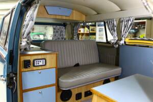 Image 27/33 of Volkswagen T2a minibus (1970)